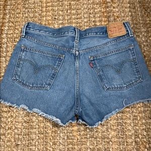 LEVI’S 501 JEAN SHORTS
